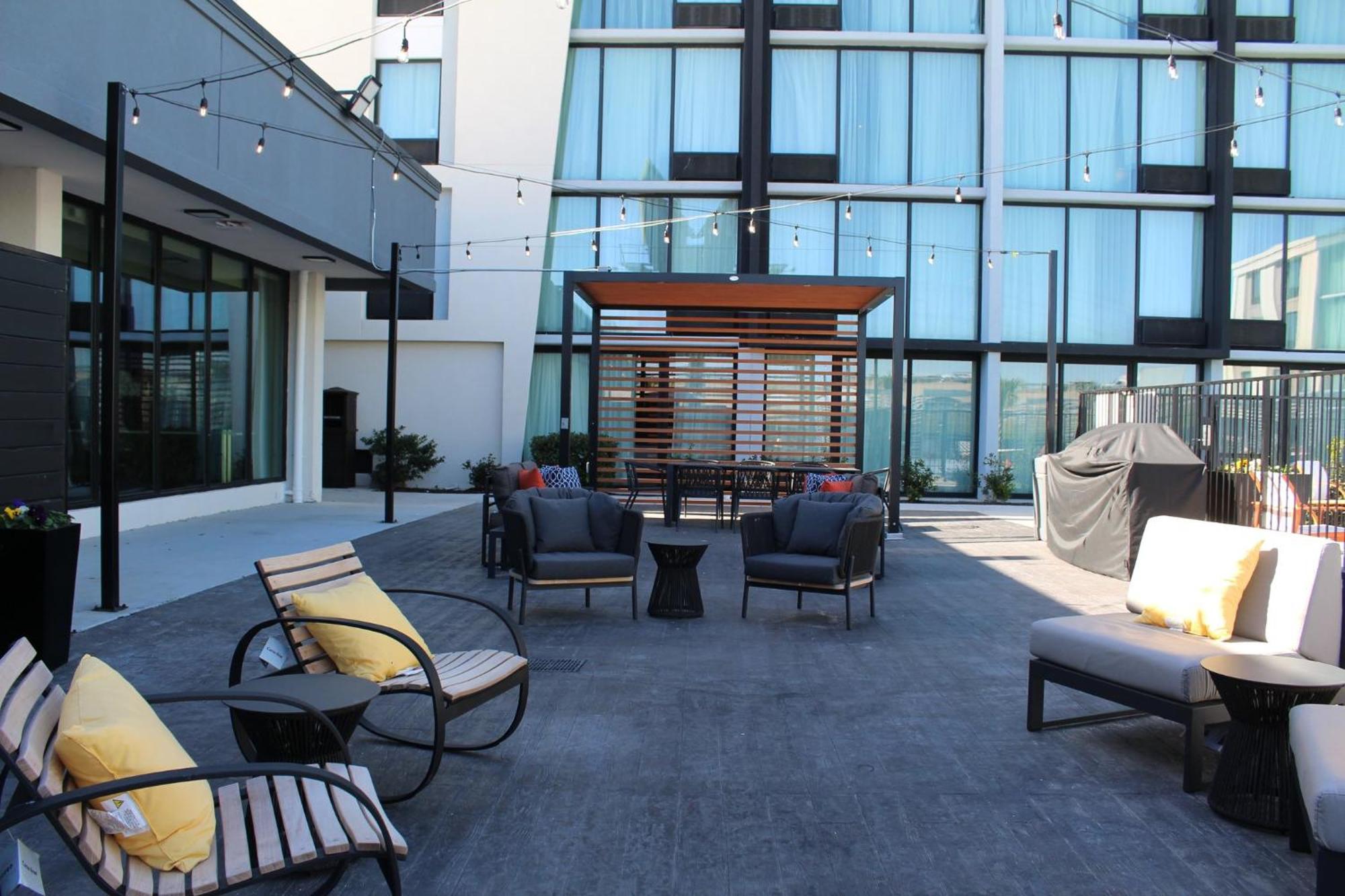 Staybridge Suites Dallas Market Ctr Love Field, An Ihg Hotel Exterior photo